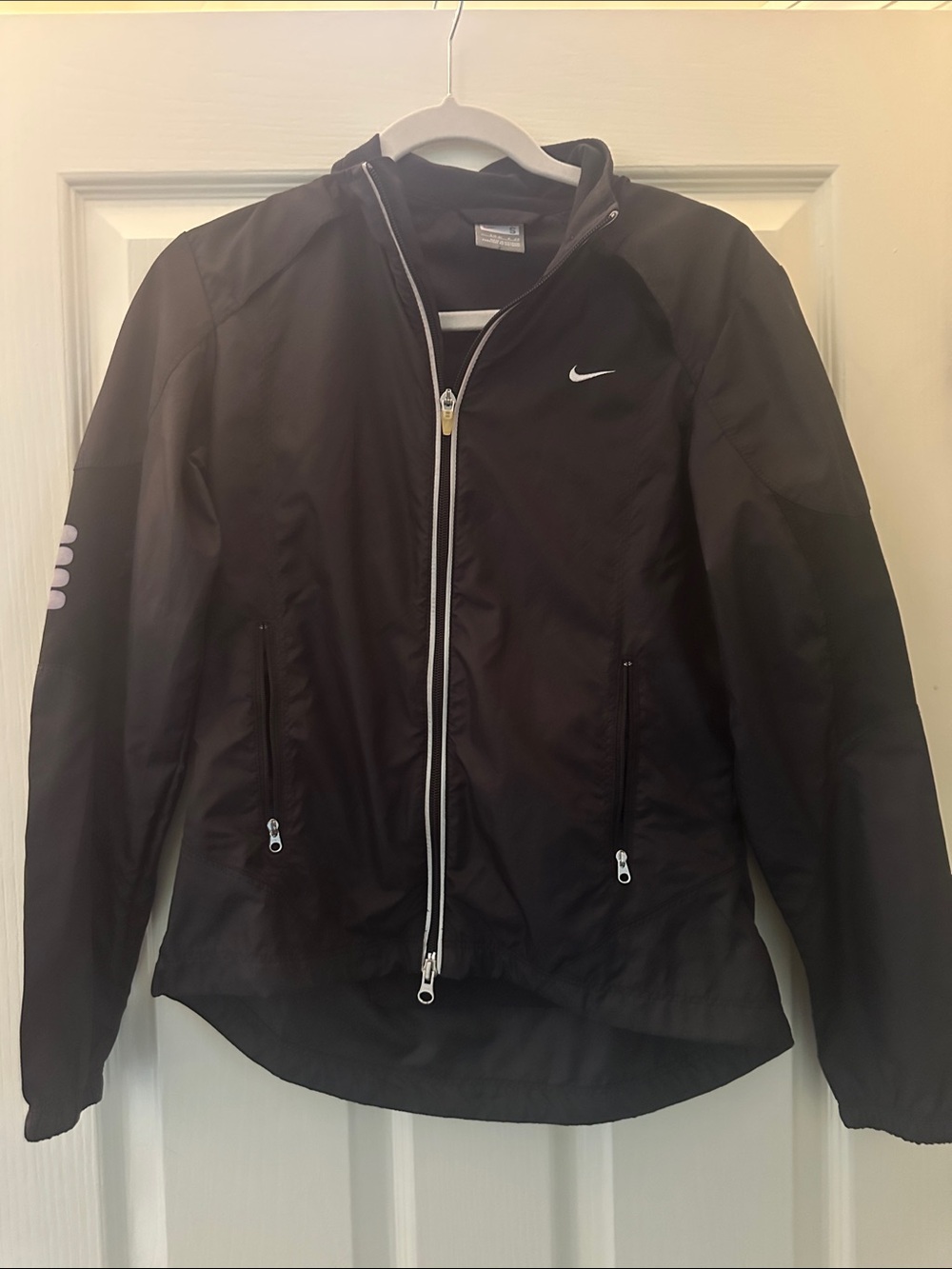 Nike Women's Black Full-Zip Lightweight Utility Jacket